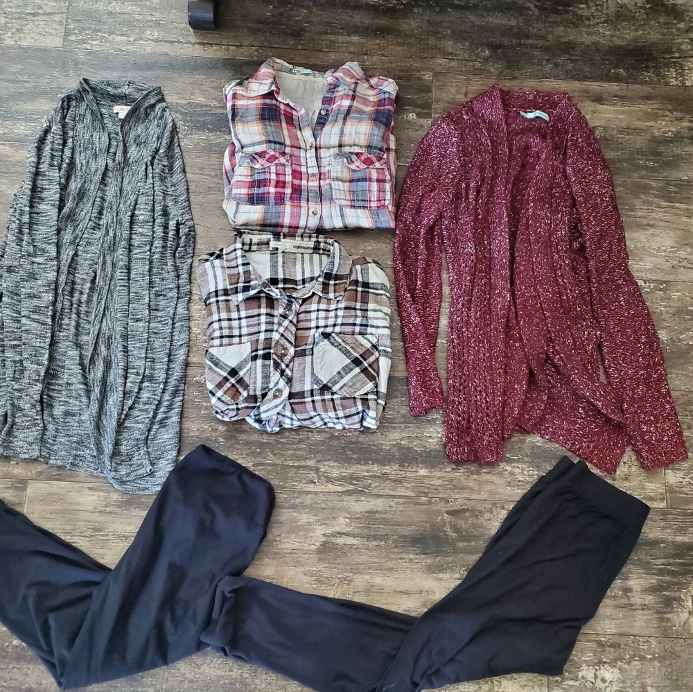 Womens Medium Flannel/Cardigan/Legging Lot